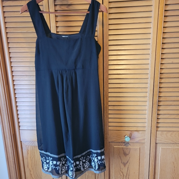 H&M Mama Black & White Flowy Dress - Picture 1 of 6